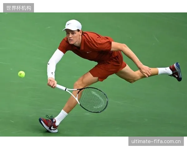 卫冕冠军阿尔卡拉斯因手腕伤势影响其法网前景，导致辛纳的夺冠赔率大幅领先。